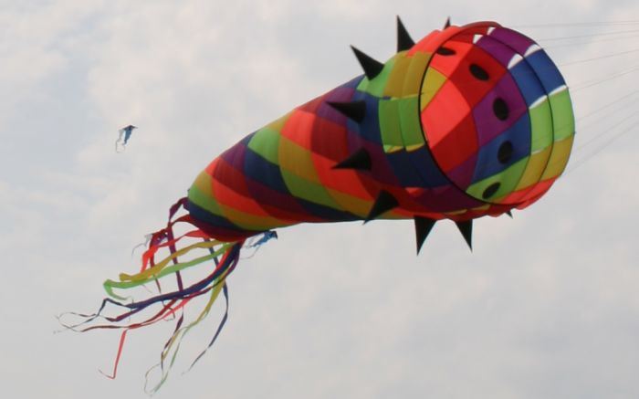 Gomberg Kites - Stachelturbine 10m lang