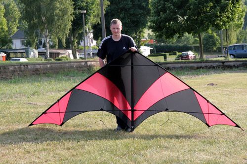 Größenvergleich Spacekites Devil Wing 3.2 mit Holger